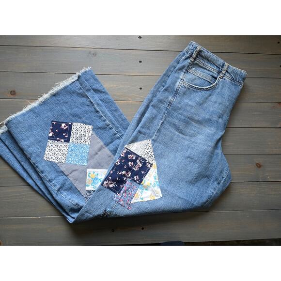 Pilcro Mid-Rise Frayed Flare Jeans - New 30 waist - Picture 5 of 5